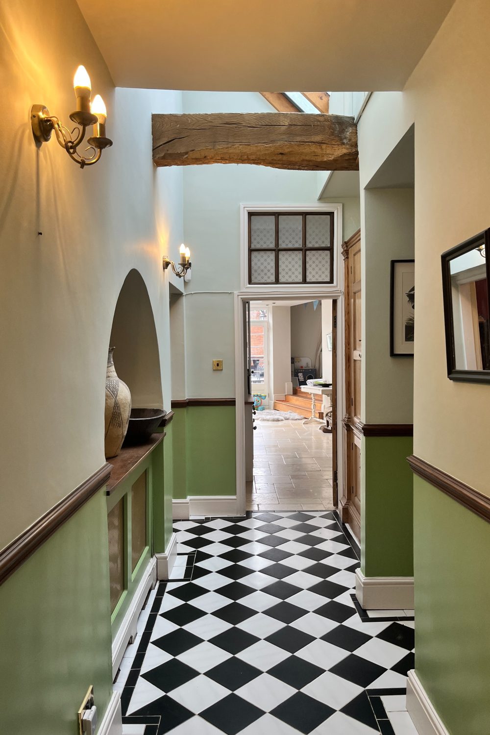 A hallway harmonised with Feng Shui